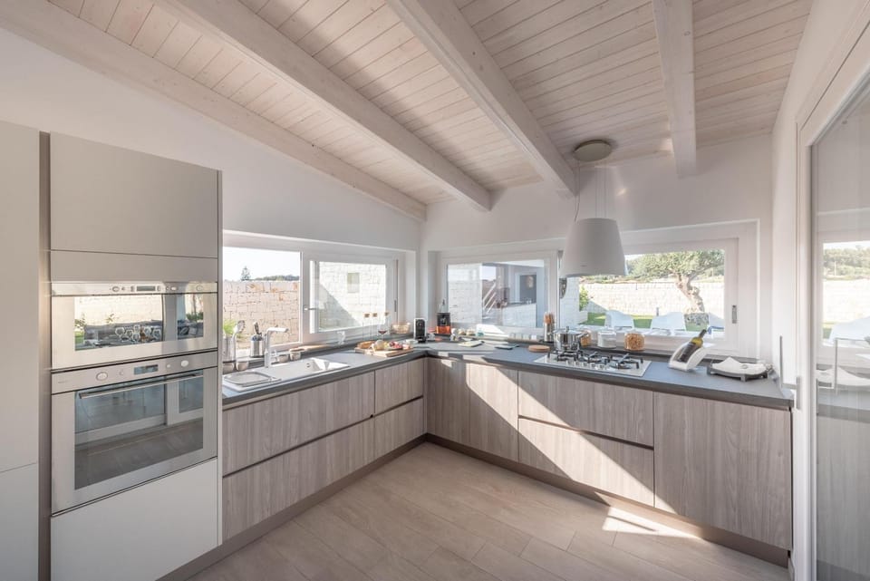 Kitchen or kitchenette, kitchen