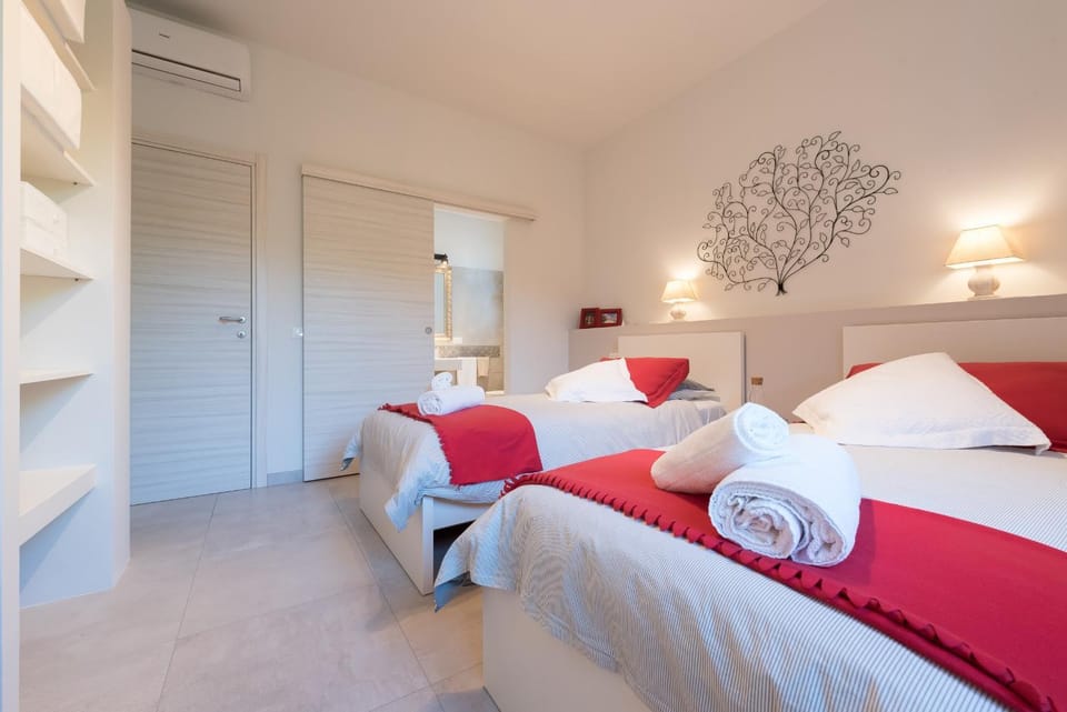 Bed, Other, Photo of the whole room, Bedroom, wardrobe
