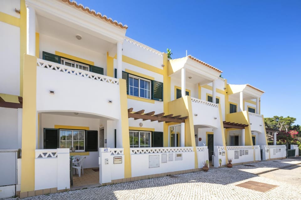Property building, Facade/entrance, Off site