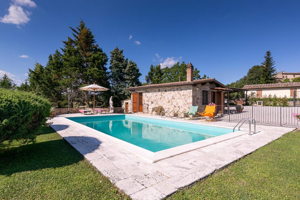 View (from property/room), Garden view, Swimming pool
