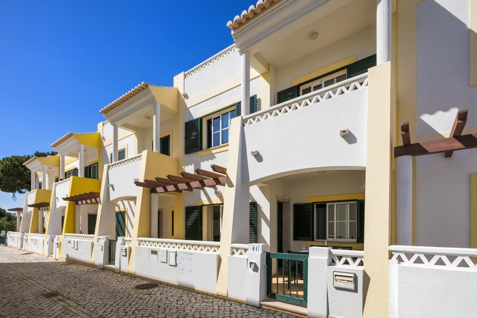 Property building, Facade/entrance, Off site