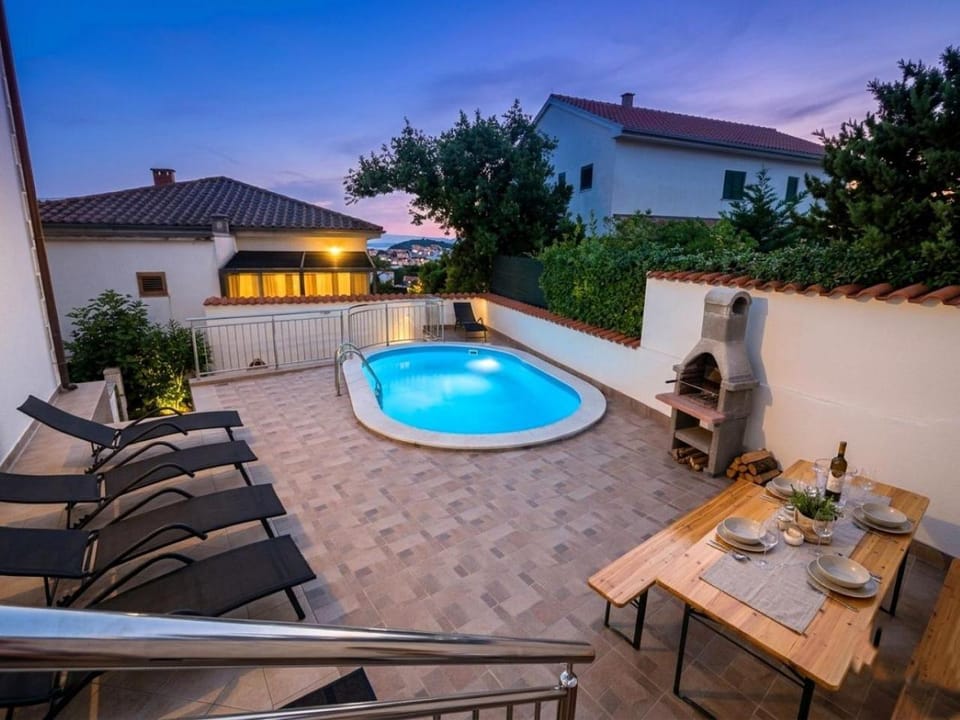 Swimming pool