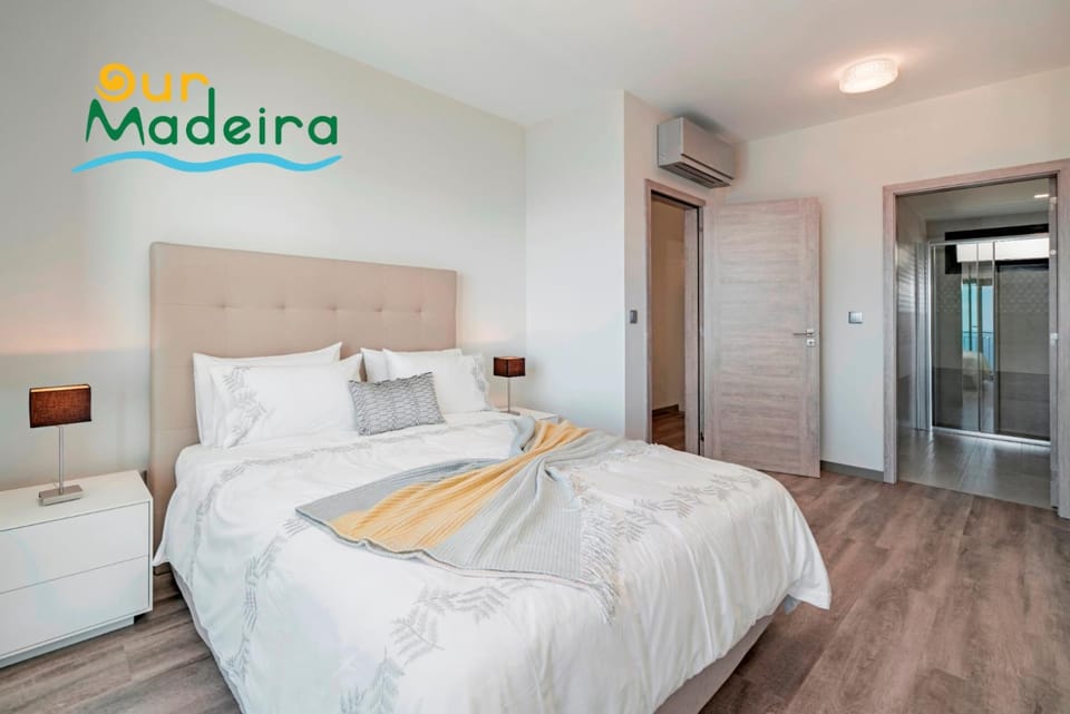 Bed, Photo of the whole room, Bedroom, towels, wardrobe, air conditioner