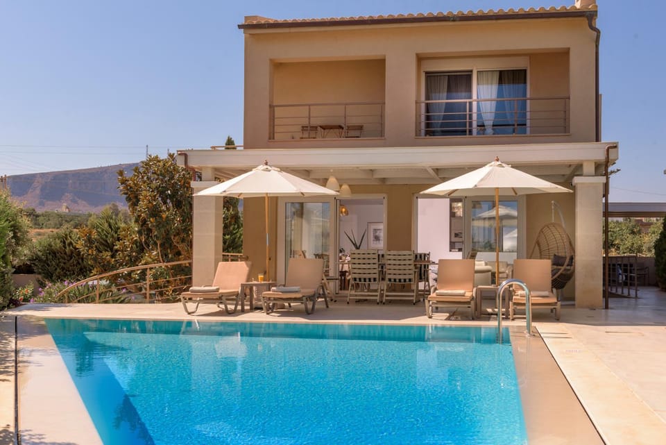 Property building, Restaurant/places to eat, Swimming pool