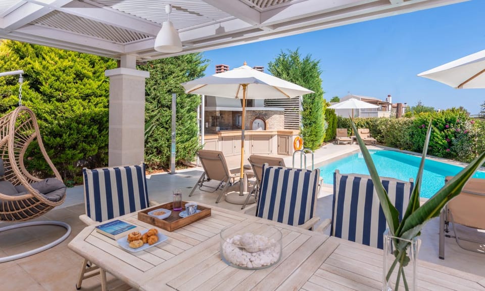Garden, Seating area, Dining area, Garden view, Swimming pool, sunbed