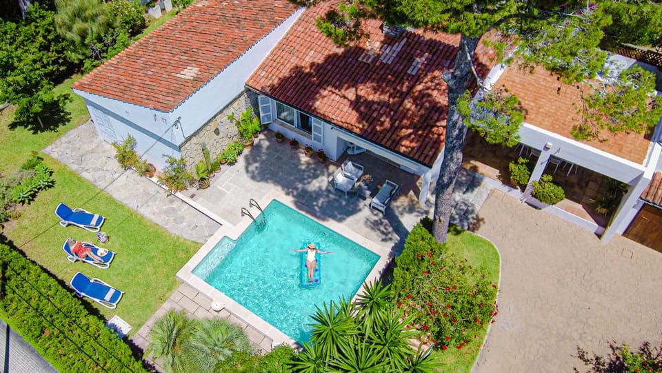 Patio, Off site, Day, Summer, BBQ facilities, Garden, Balcony/Terrace, Swimming pool