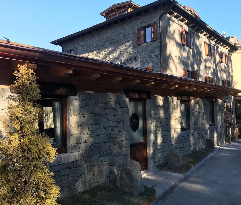 Property building, Facade/entrance, Lobby or reception, Breakfast, Dinner