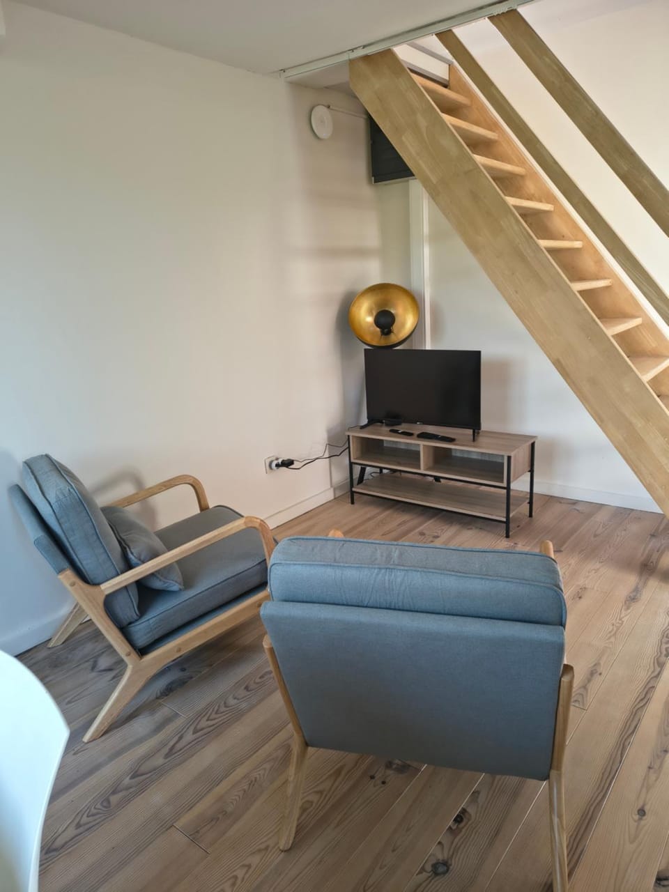 TV and multimedia, Seating area