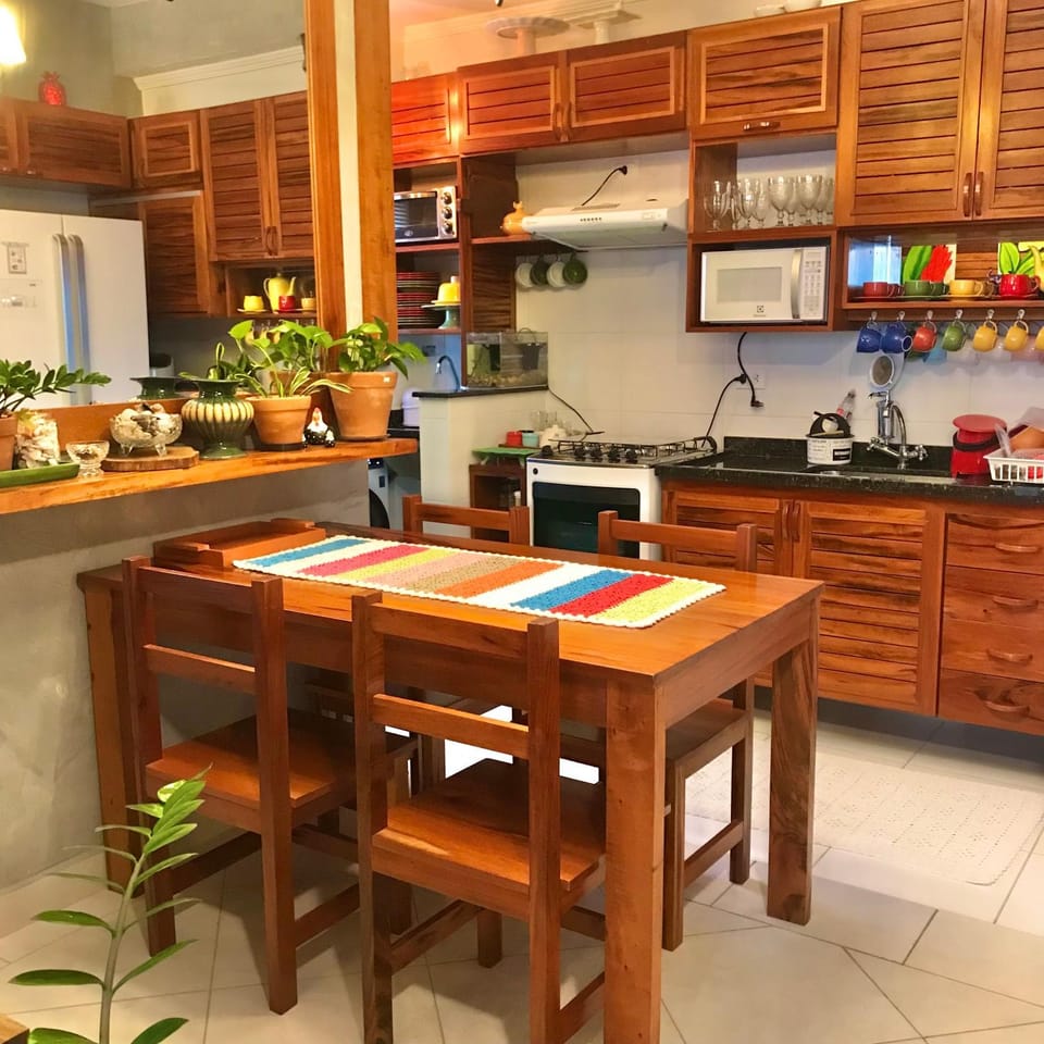 Kitchen or kitchenette, Dining area, minibar, pet friendly, stove