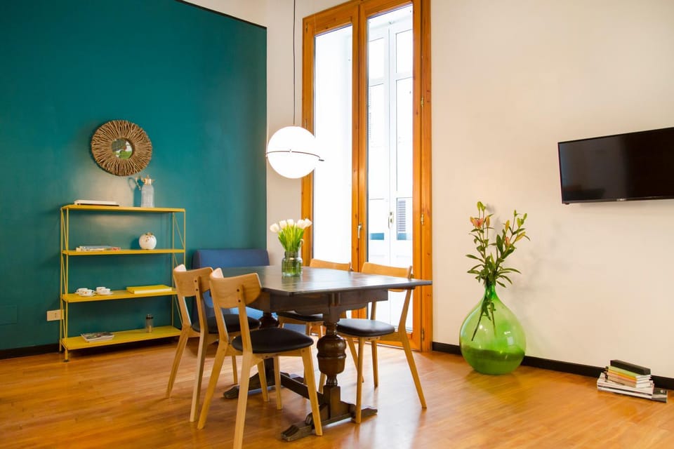 Communal lounge/ TV room, TV and multimedia, Living room, Seating area, Dining area, Evening entertainment