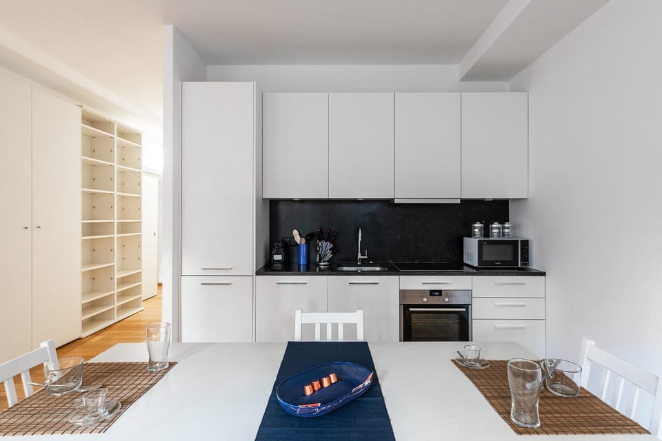 Coffee/tea facilities, Kitchen or kitchenette, Dining area