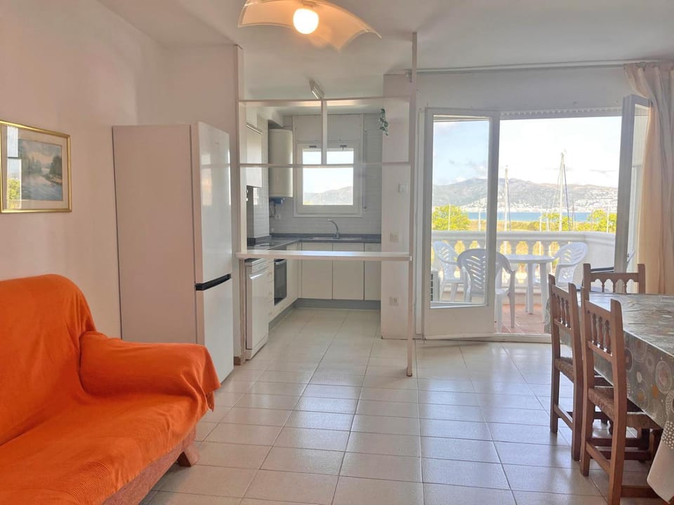 Kitchen or kitchenette, Living room, Dining area