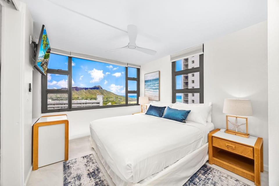 Bed, TV and multimedia, Bedroom