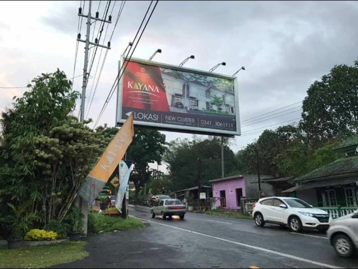 Alysahouse - 2 Bedrooms, Dekat JTP3 Villa in Batu