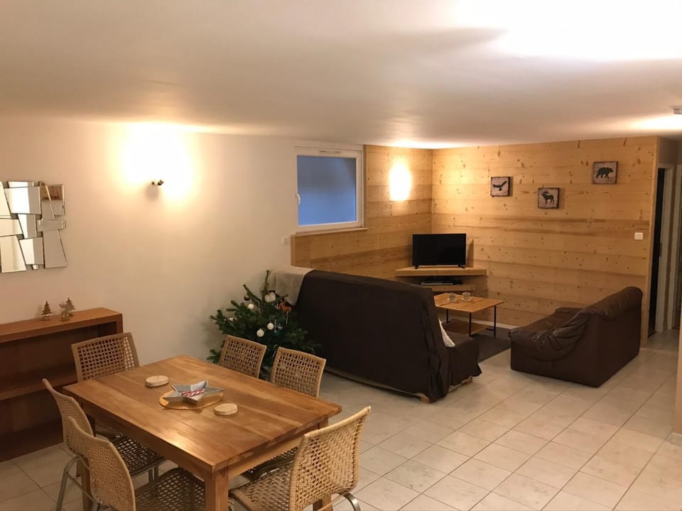 TV and multimedia, Living room, Dining area