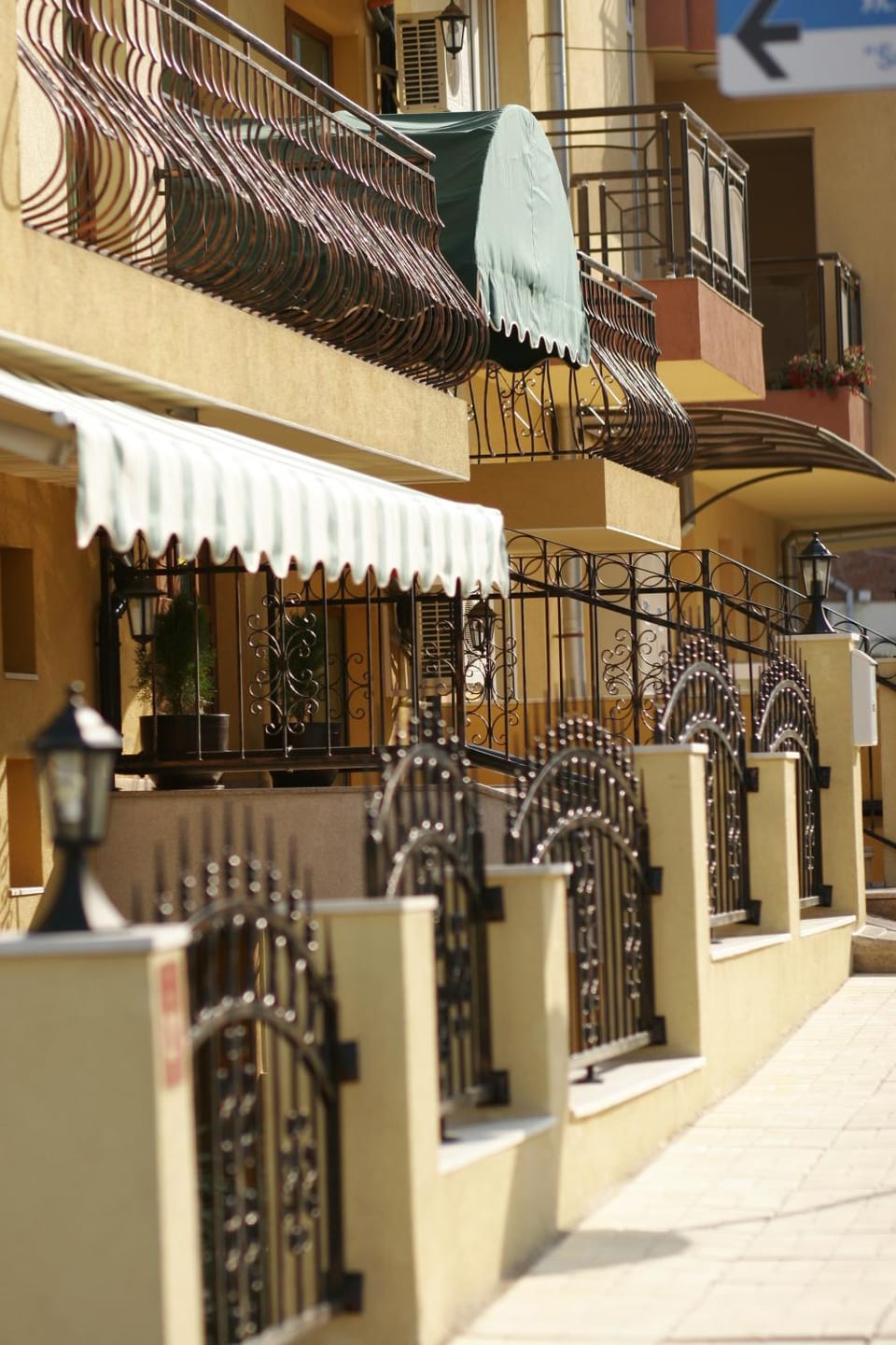 Facade/entrance