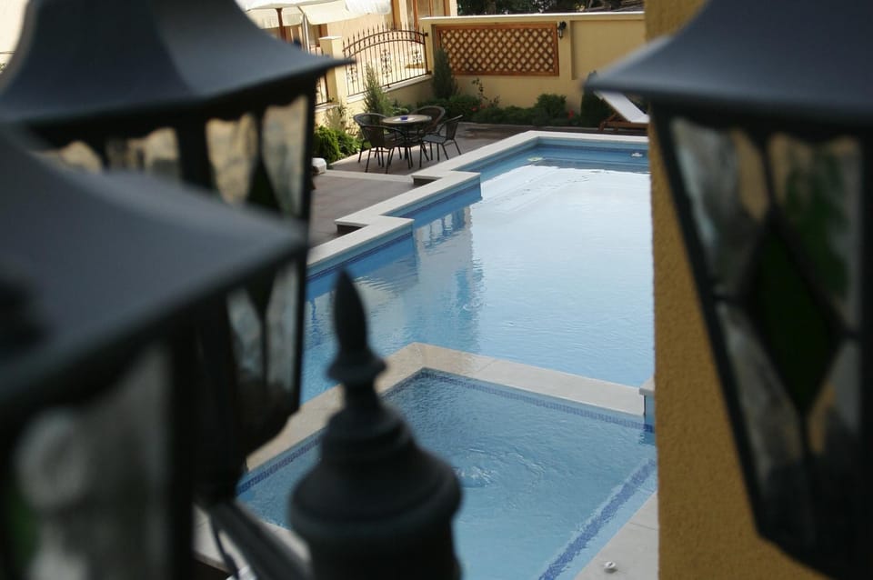 Swimming pool, Swimming pool