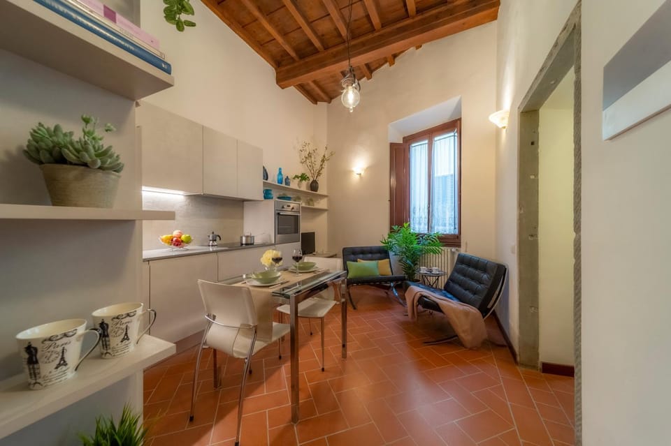 Kitchen or kitchenette, Living room, Seating area, Dining area, Communal kitchen