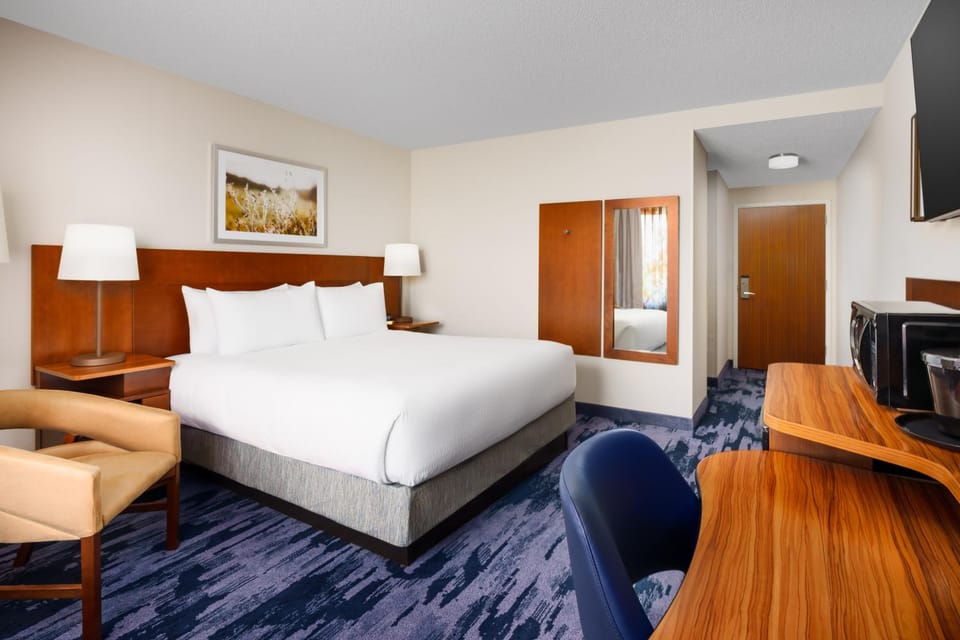 Photo of the whole room, Bedroom
