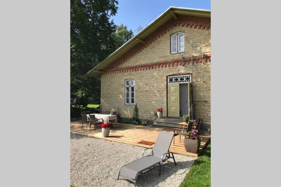 Property building, Patio, Facade/entrance
