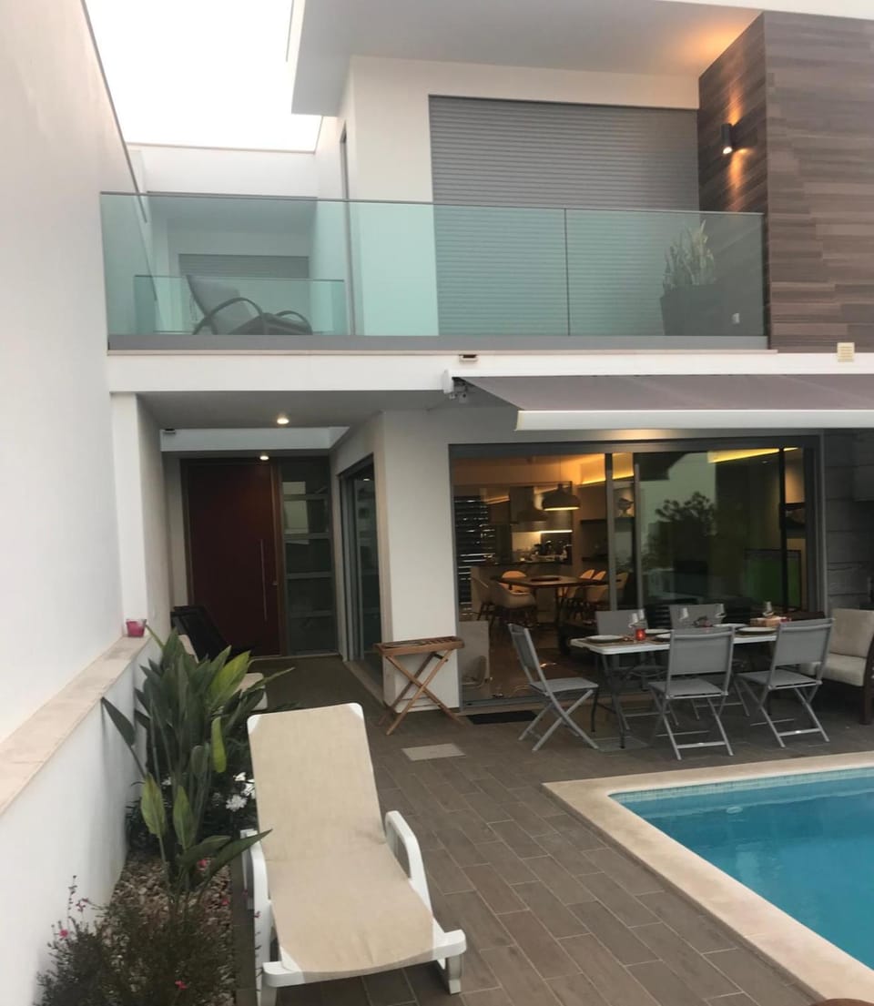 Swimming pool, sunbed
