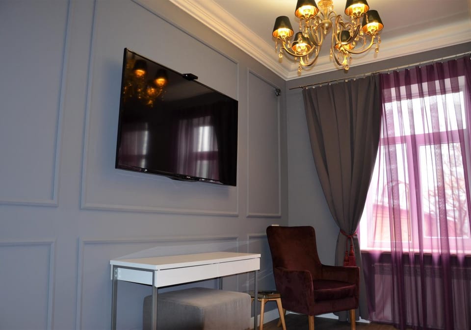 TV and multimedia, Living room, Seating area, hair dresser