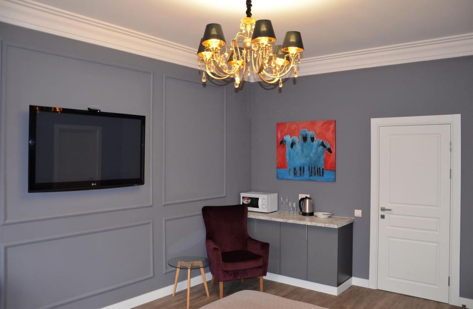TV and multimedia, Coffee/tea facilities, Kitchen or kitchenette, Photo of the whole room