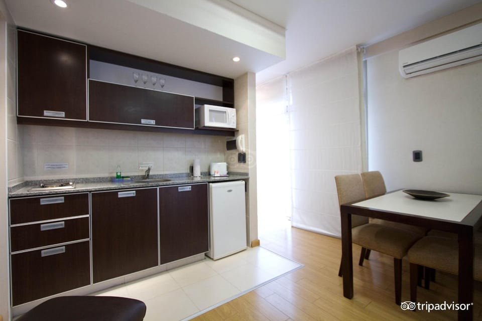 Kitchen or kitchenette, Dining area, kitchen