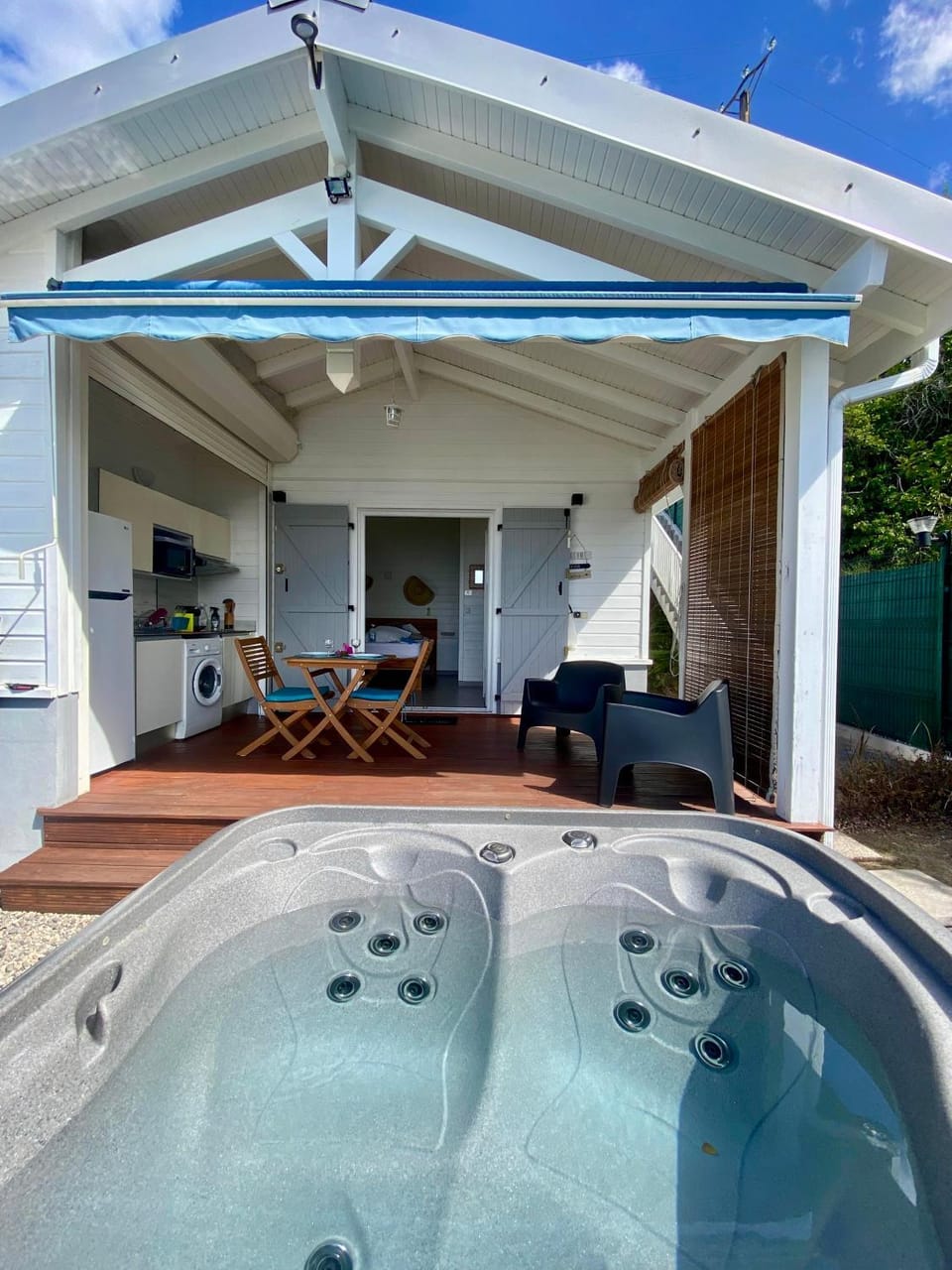 Property building, Patio, Day, Natural landscape, Hot Tub, Hot Tub, Coffee/tea facilities, View (from property/room), Food and drinks, Dining area, Food, Meals, microwave, oven, safe