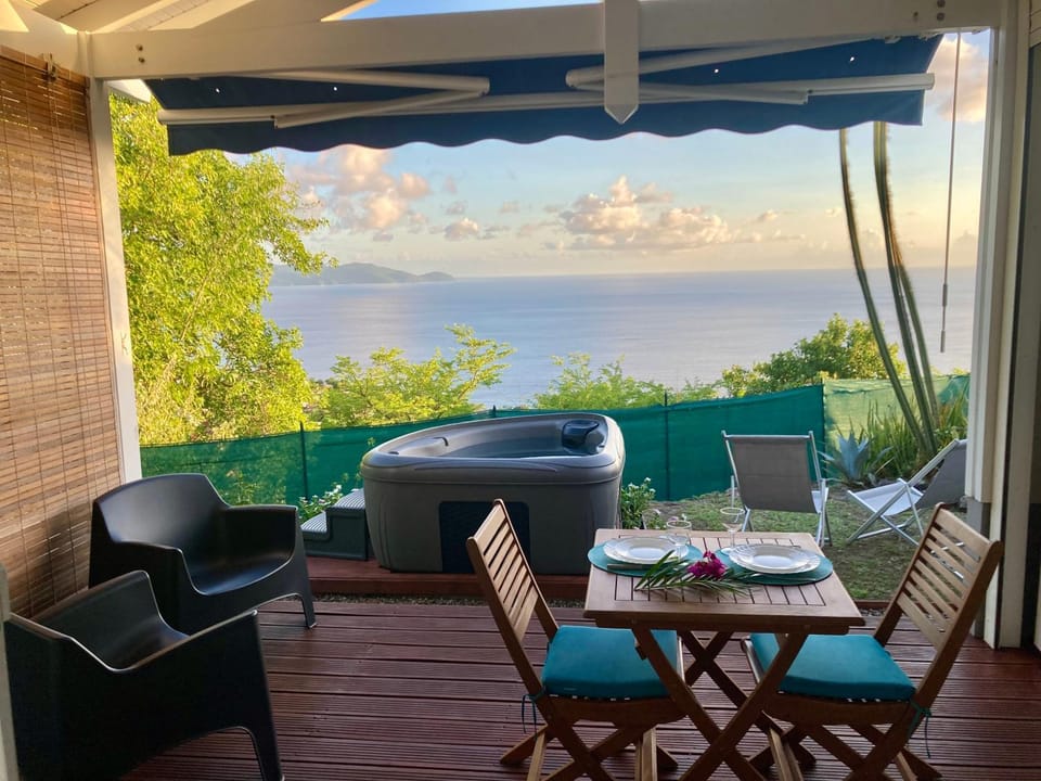 Patio, Day, Natural landscape, Balcony/Terrace, Dining area, Sea view