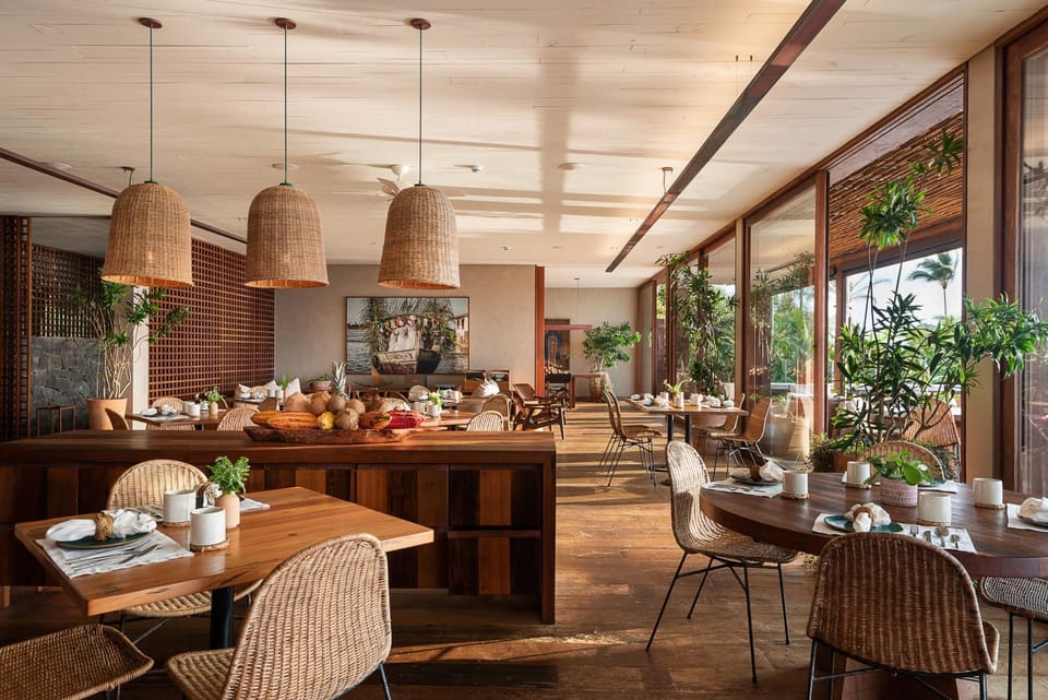Restaurant/places to eat, Living room, Food and drinks