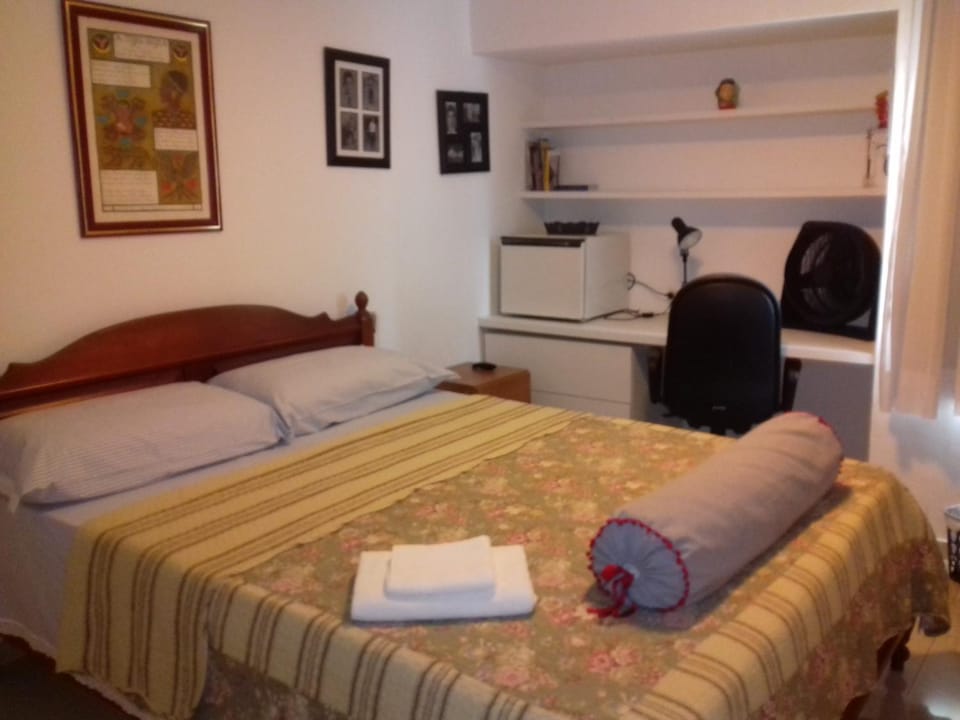 Bed, Kitchen or kitchenette, Photo of the whole room, Bedroom, towels