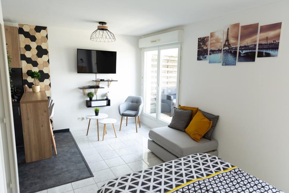 Communal lounge/ TV room, TV and multimedia, Living room