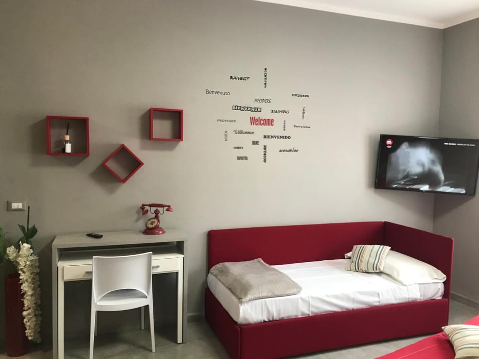 Bed, TV and multimedia, Living room, Seating area