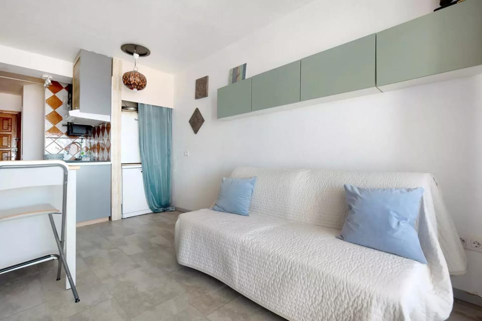 Staff, Bed, Summer, Kitchen or kitchenette, Living room, Photo of the whole room, Seating area, Bedroom