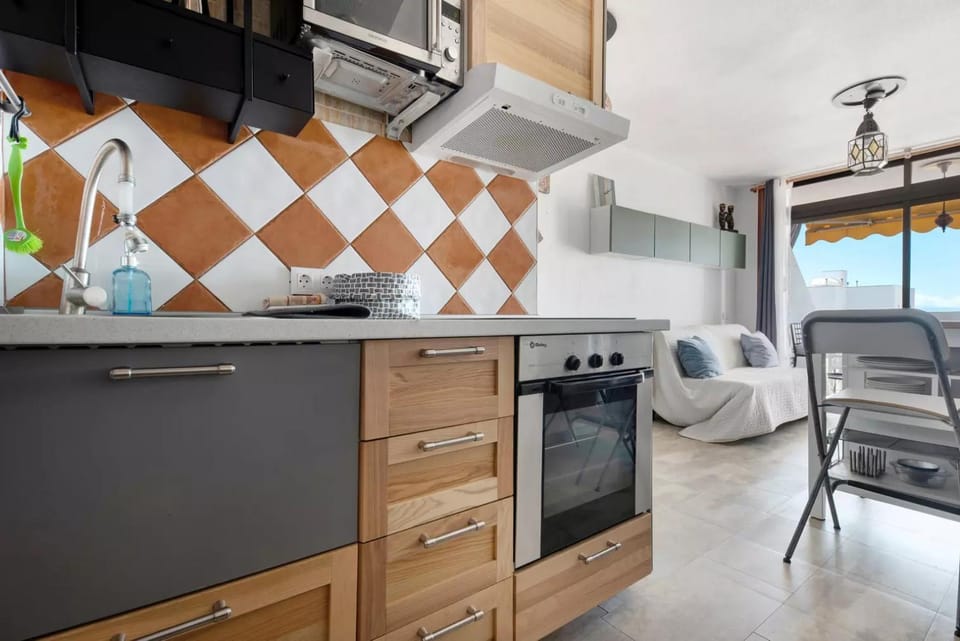 Kitchen or kitchenette, Seating area, Dining area, dishwasher, minibar, pet friendly, stove, kitchen, kitchen