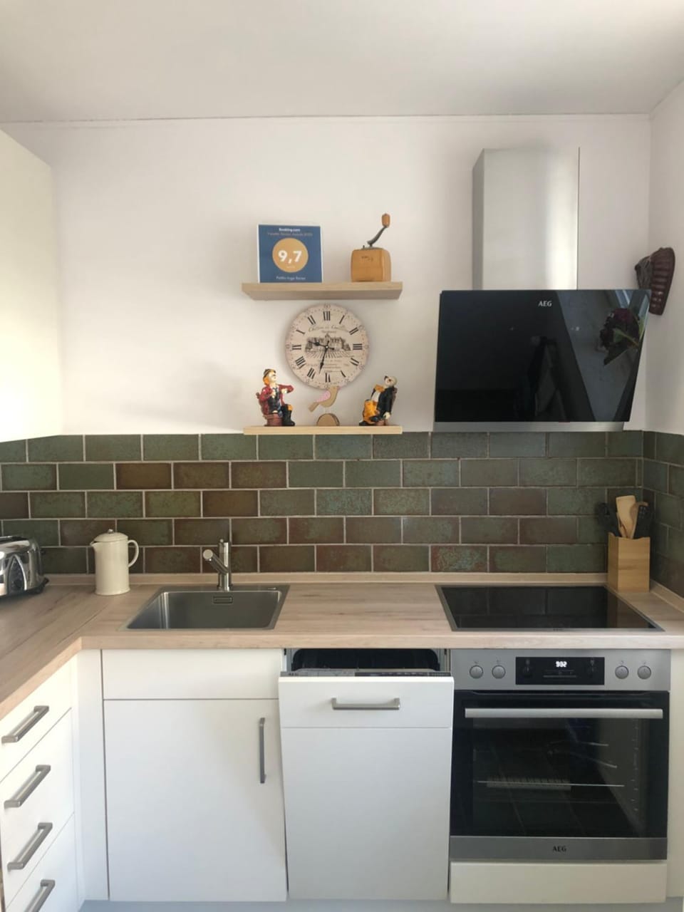 Kitchen or kitchenette