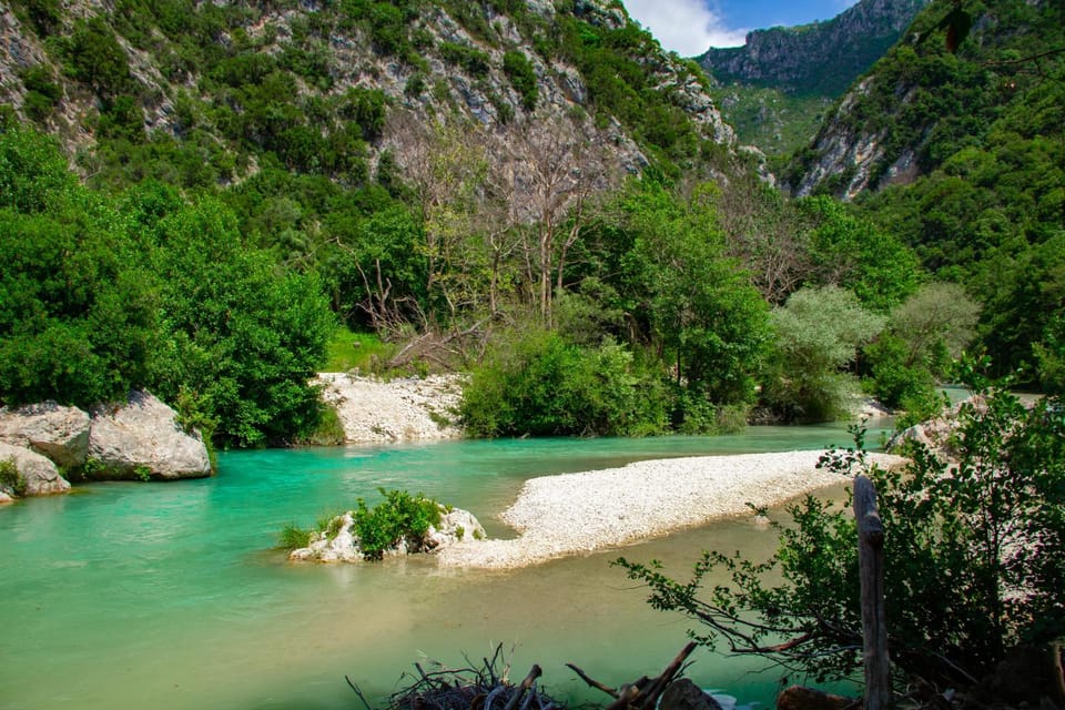 Nearby landmark, Mountain view, River view