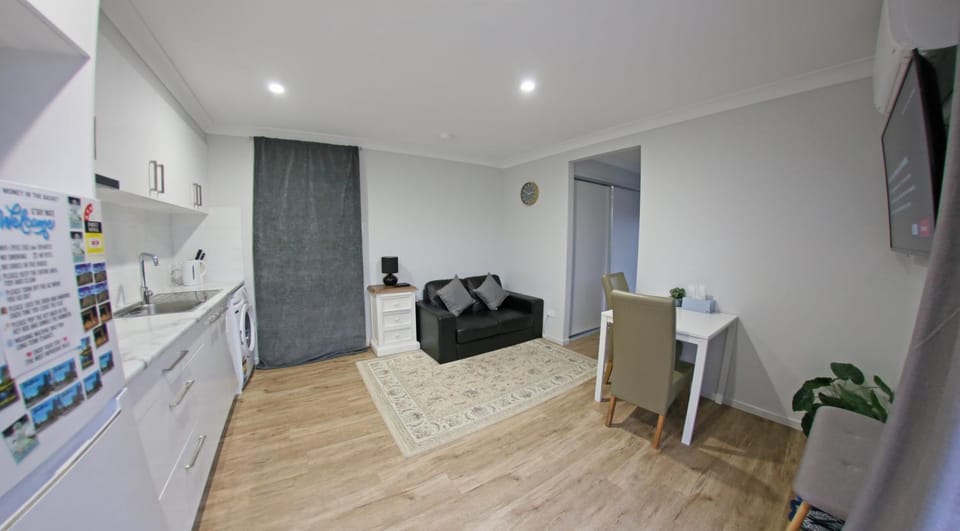 Communal lounge/ TV room, TV and multimedia, Kitchen or kitchenette, Living room, Dining area
