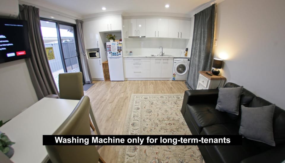 Communal lounge/ TV room, Facade/entrance, TV and multimedia, Kitchen or kitchenette, Living room, Dining area