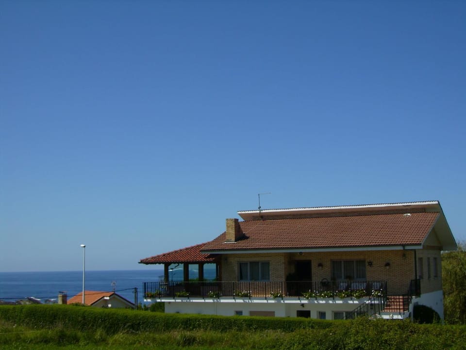 Facade/entrance, View (from property/room)