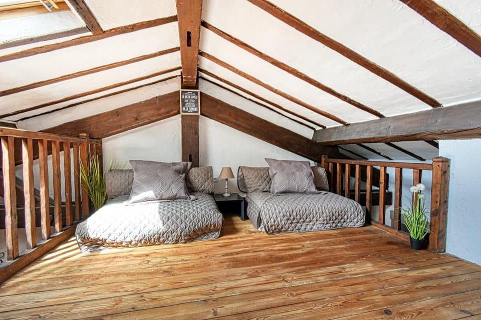 Bed, Photo of the whole room