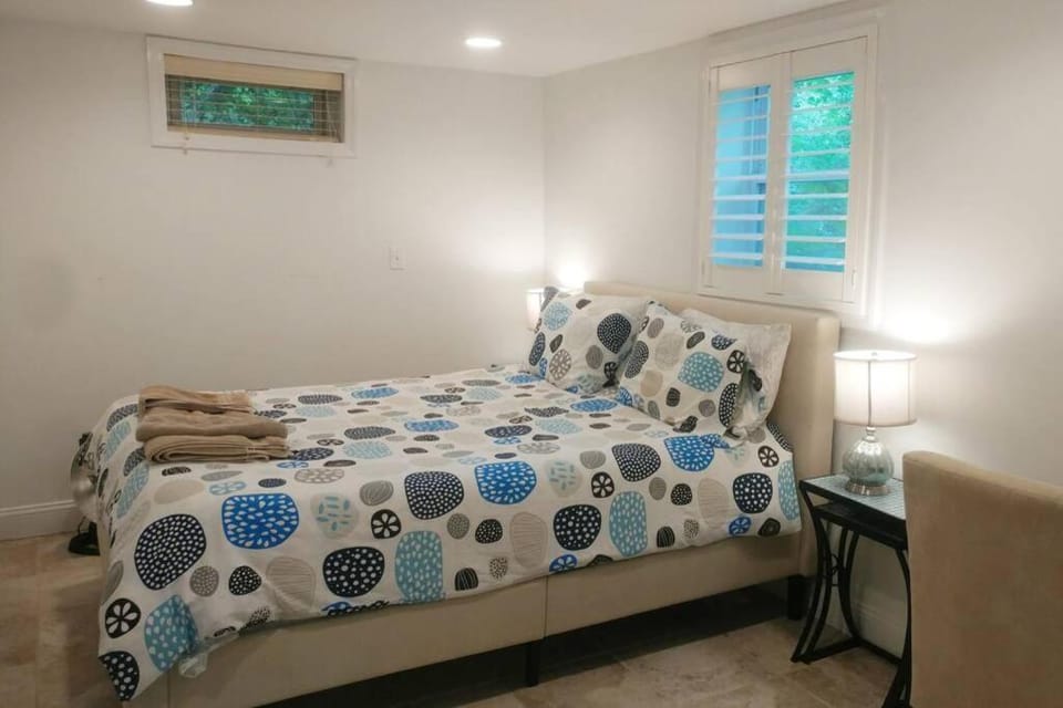 Contemporary 3 Bedroom Apt with Sauna in Woods Apartment in Greenwich