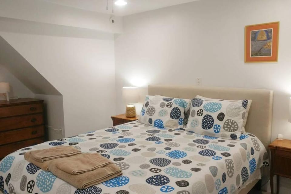 Contemporary 3 Bedroom Apt with Sauna in Woods Apartment in Greenwich
