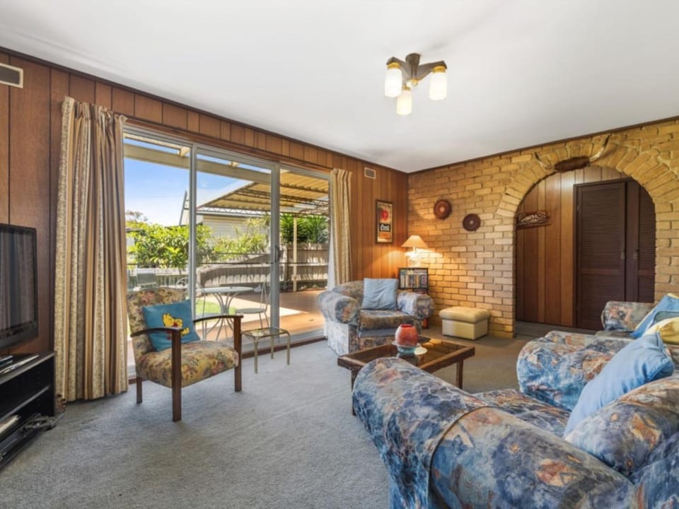 Raymond Coastal Cottage House in Melbourne