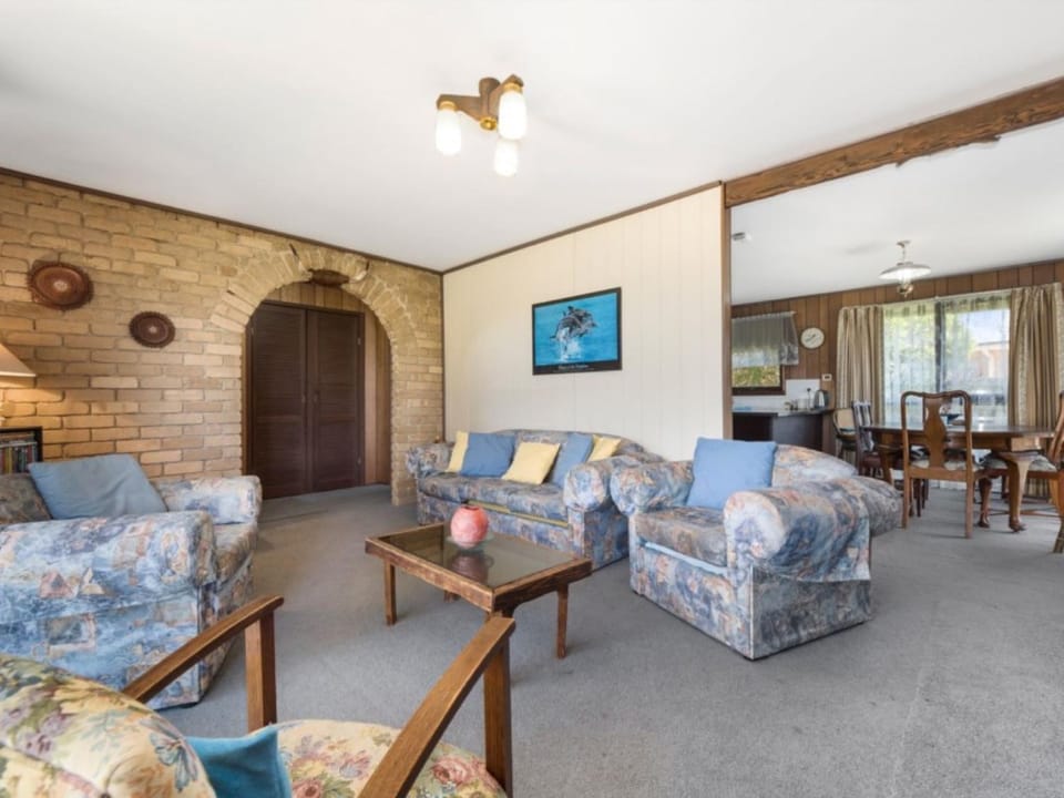 Raymond Coastal Cottage House in Melbourne