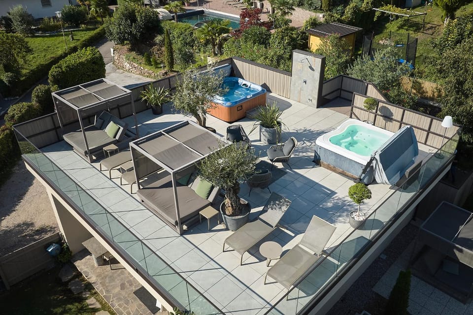 Bird's eye view, Pool view