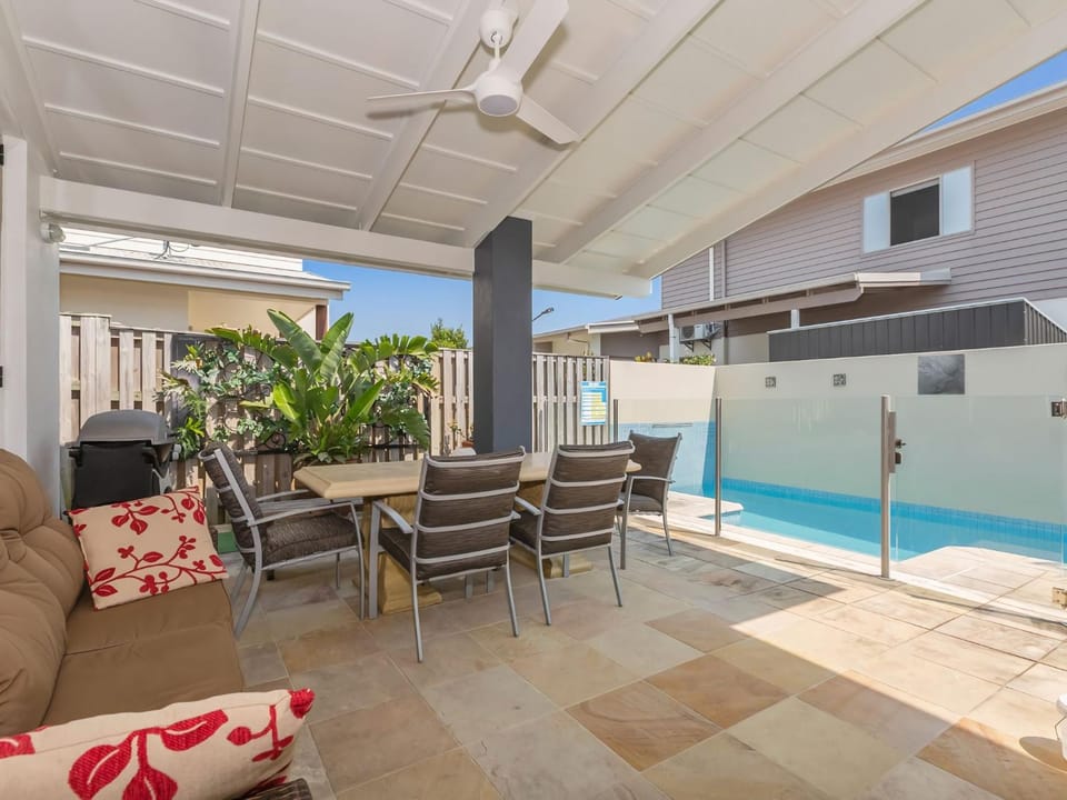 Patio, Day, Balcony/Terrace, Dining area, Pool view, Swimming pool