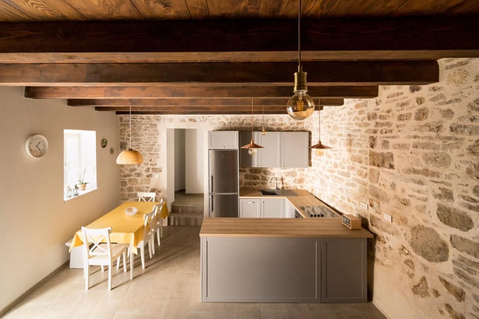 Mulberry Stonehouse House in Šibenik-Knin County, Croatia