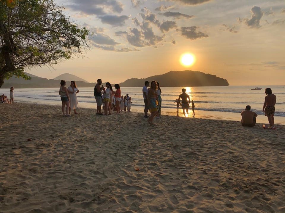 People, Neighbourhood, Beach, Beach, Evening entertainment, Area and facilities, Sunrise